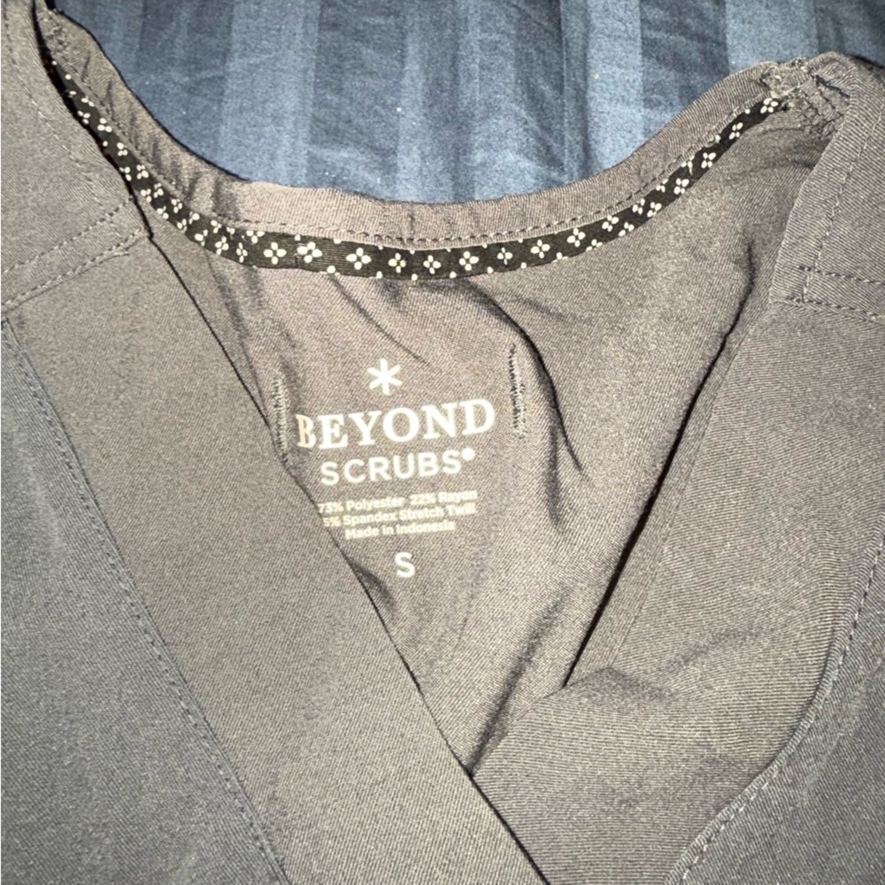 Women's Gray Scrub Top